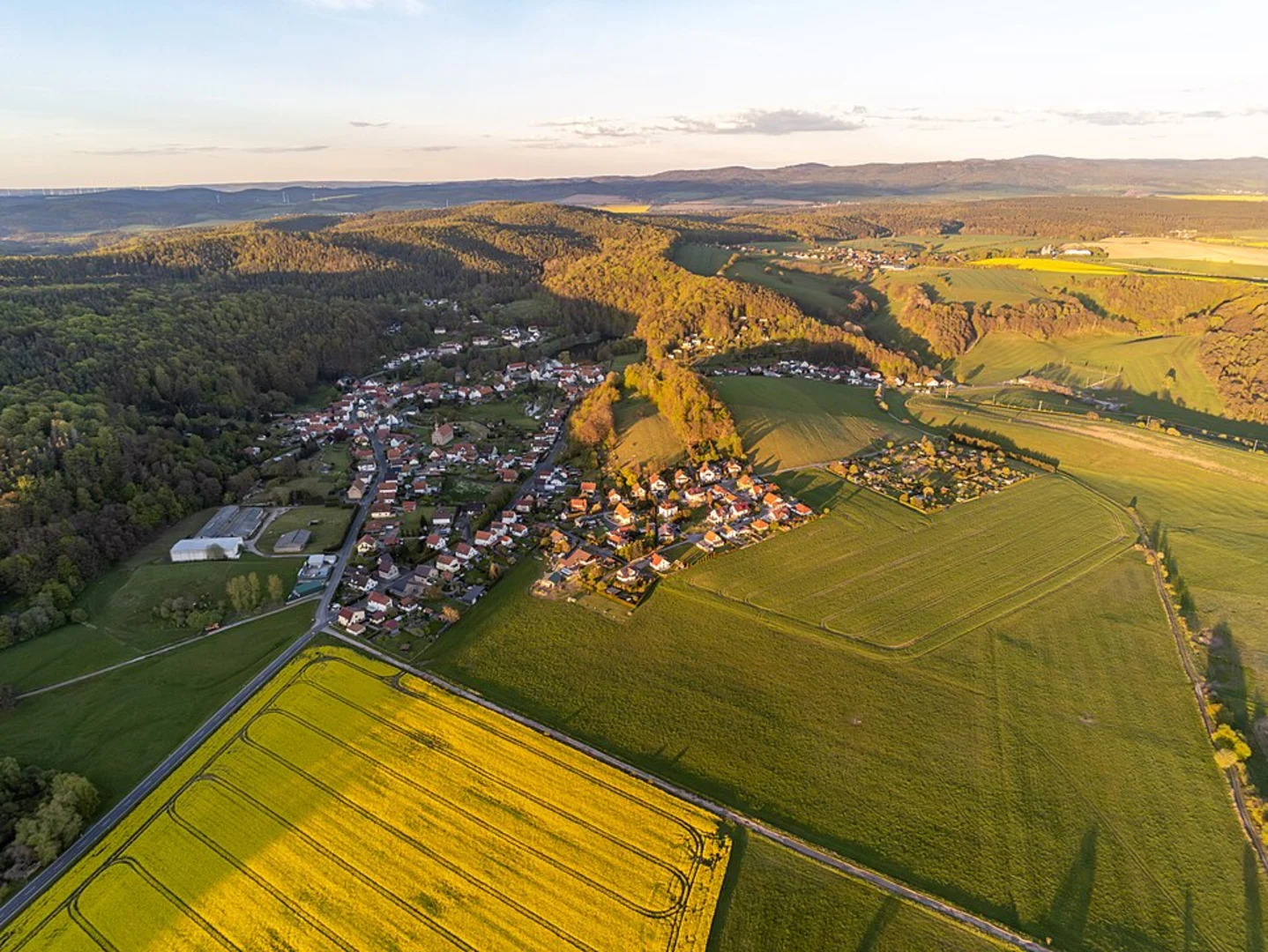 An image depicting the trail Frauensee, Märkisches Haus des Waldes and Schmöldesee via Fontanewanderweg and its surrounding area.