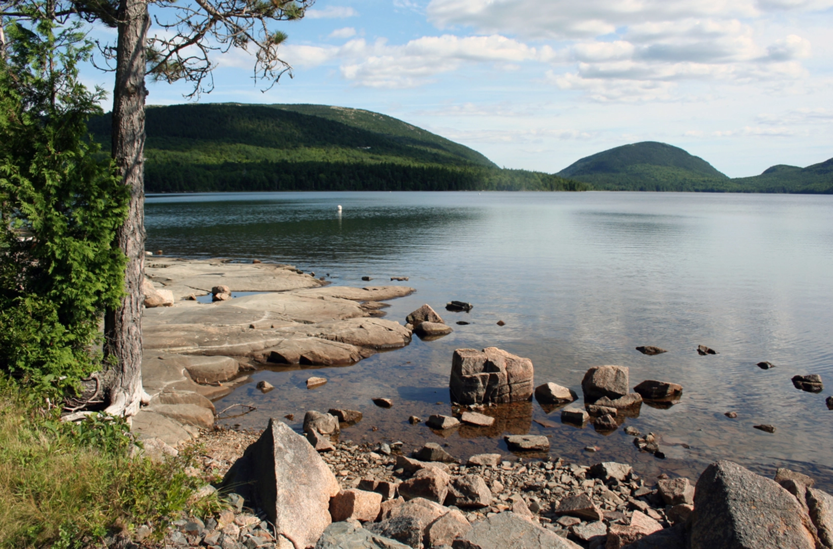 An image depicting the trail Eagle Lake and Jordan Pond Loop from Hulls Cove and its surrounding area.