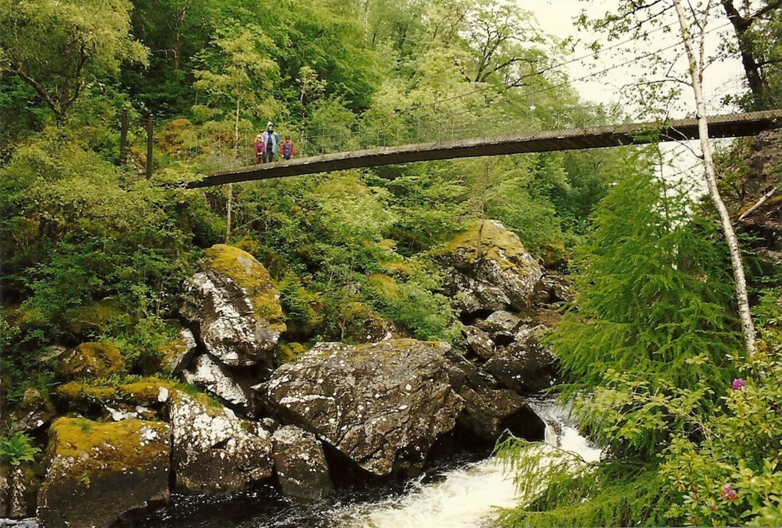 An image depicting the trail Ciste Dubh Loop Trail via River Garry and its surrounding area.