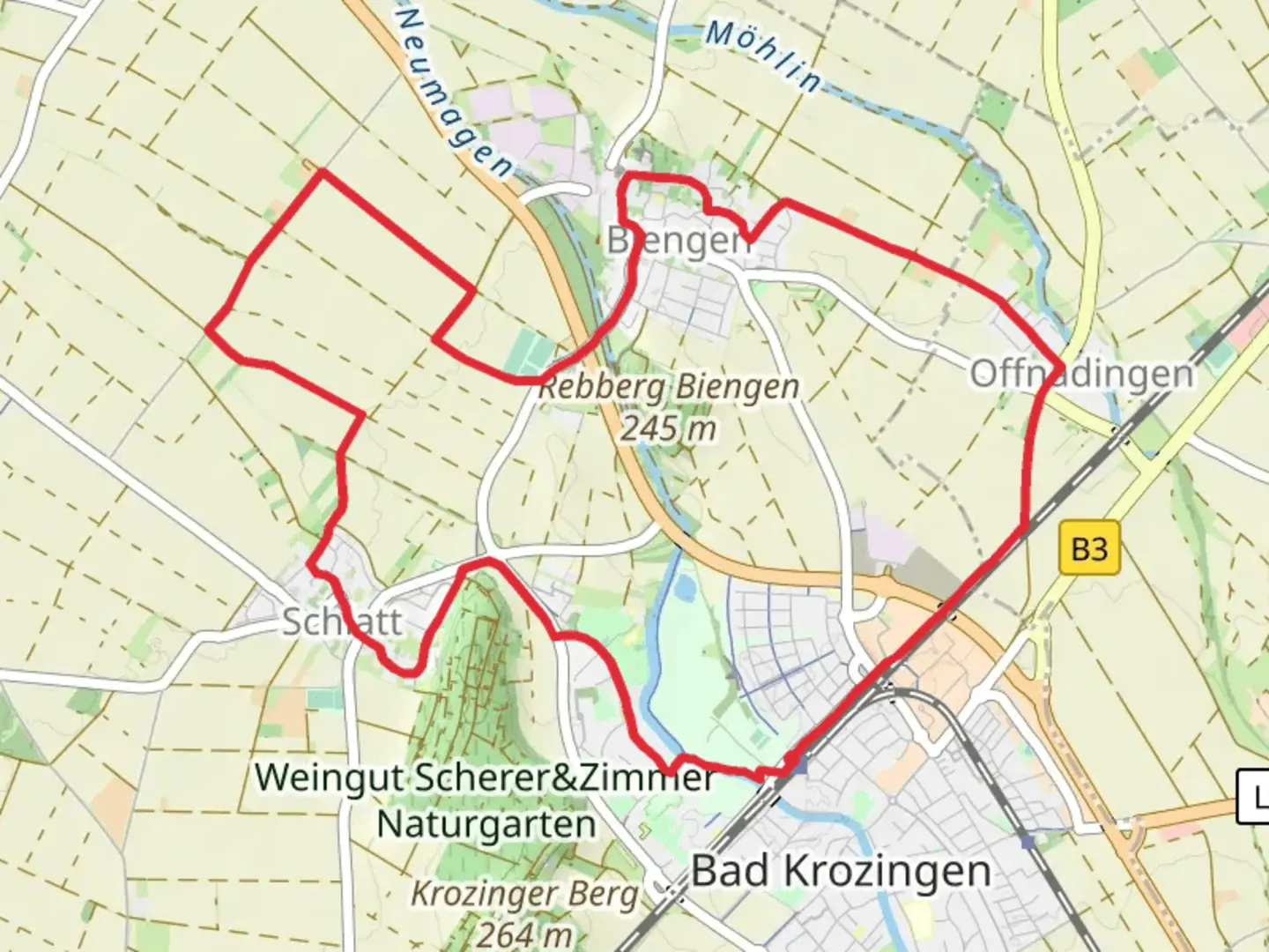 An image depicting the trail Hinter den Hoefen and its surrounding area.
