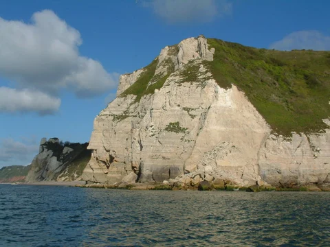 An image depicting the trail Branscombe Mouth, Hooken Cliffs and Arrat's Hill and its surrounding area.