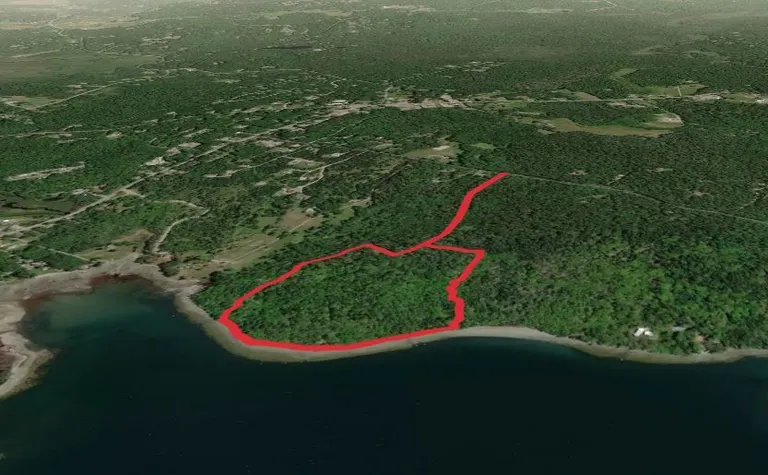 An image depicting the trail Clark Cove Loop from Indian Point Road and its surrounding area.