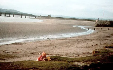 An image depicting the trail Arnside Circular Path and its surrounding area.