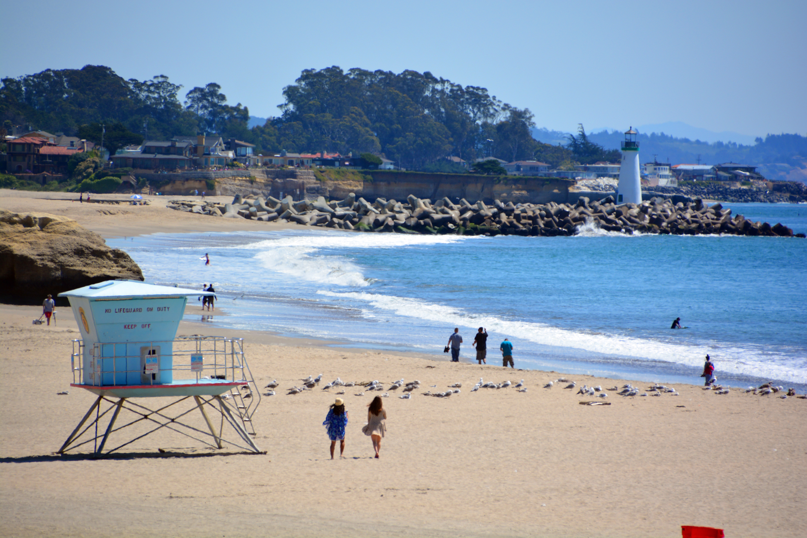 An image depicting the trail Beach Walkway from West Cliff Drive and its surrounding area.