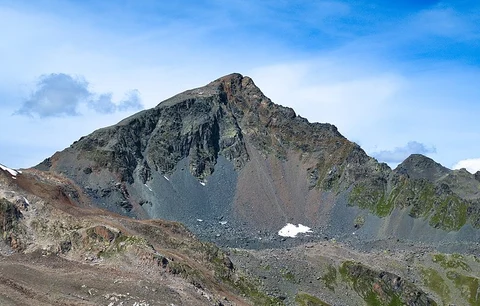 An image depicting the trail Fluela – Schwarzhorn - Durrboden Trail and its surrounding area.