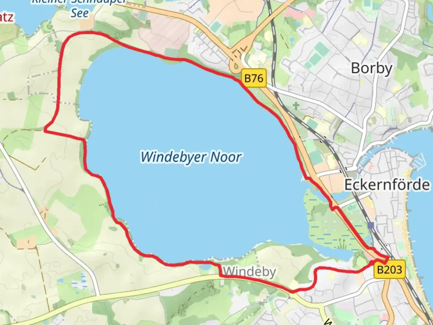An image depicting the trail Windebyer Noor Loop and its surrounding area.