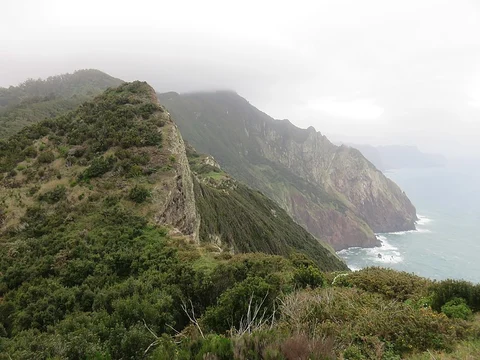 An image depicting the trail Vereda do Larano and its surrounding area.