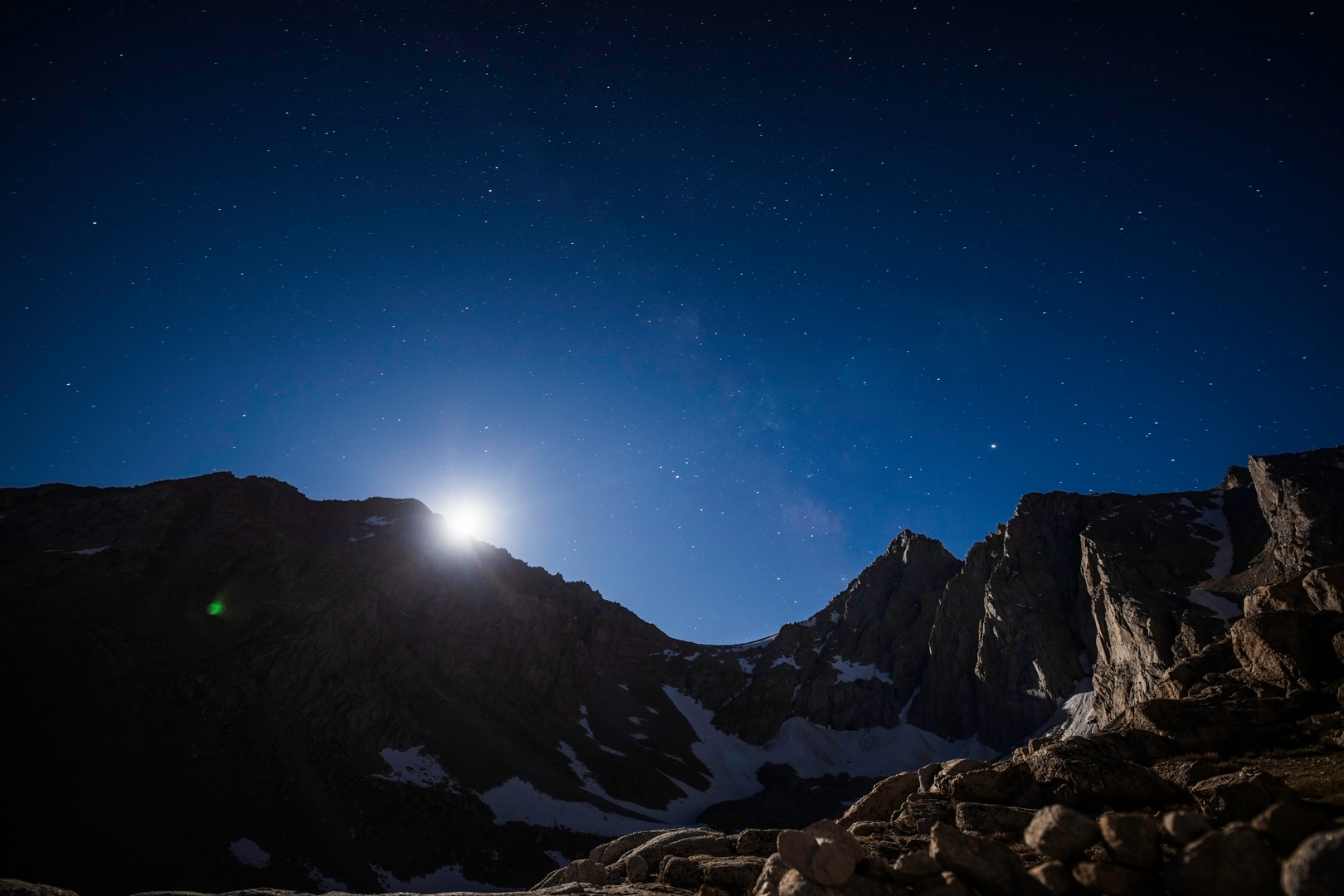 An image depicting the trail High Sierra Trail and its surrounding area.