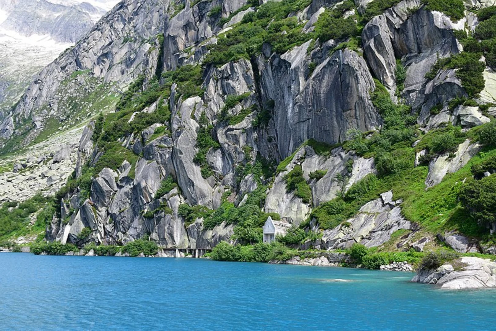 An image depicting the trail Gelmersee Circular Hike and its surrounding area.