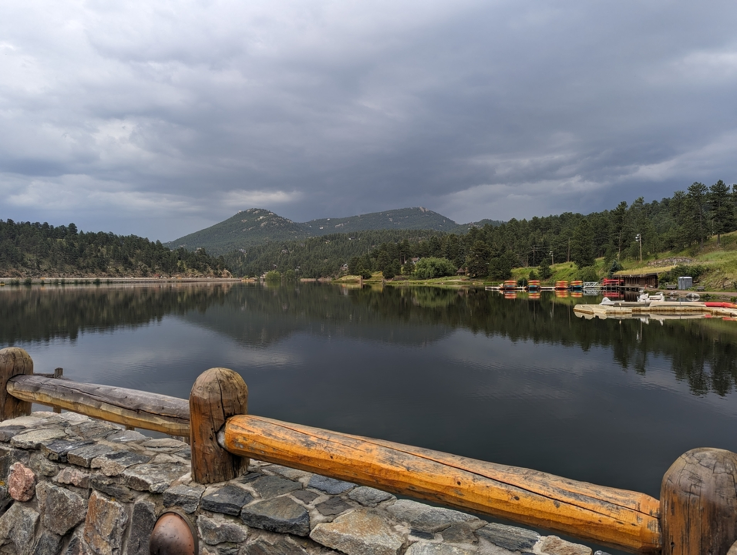 An image depicting the trail Evergreen Lake Loop and its surrounding area.