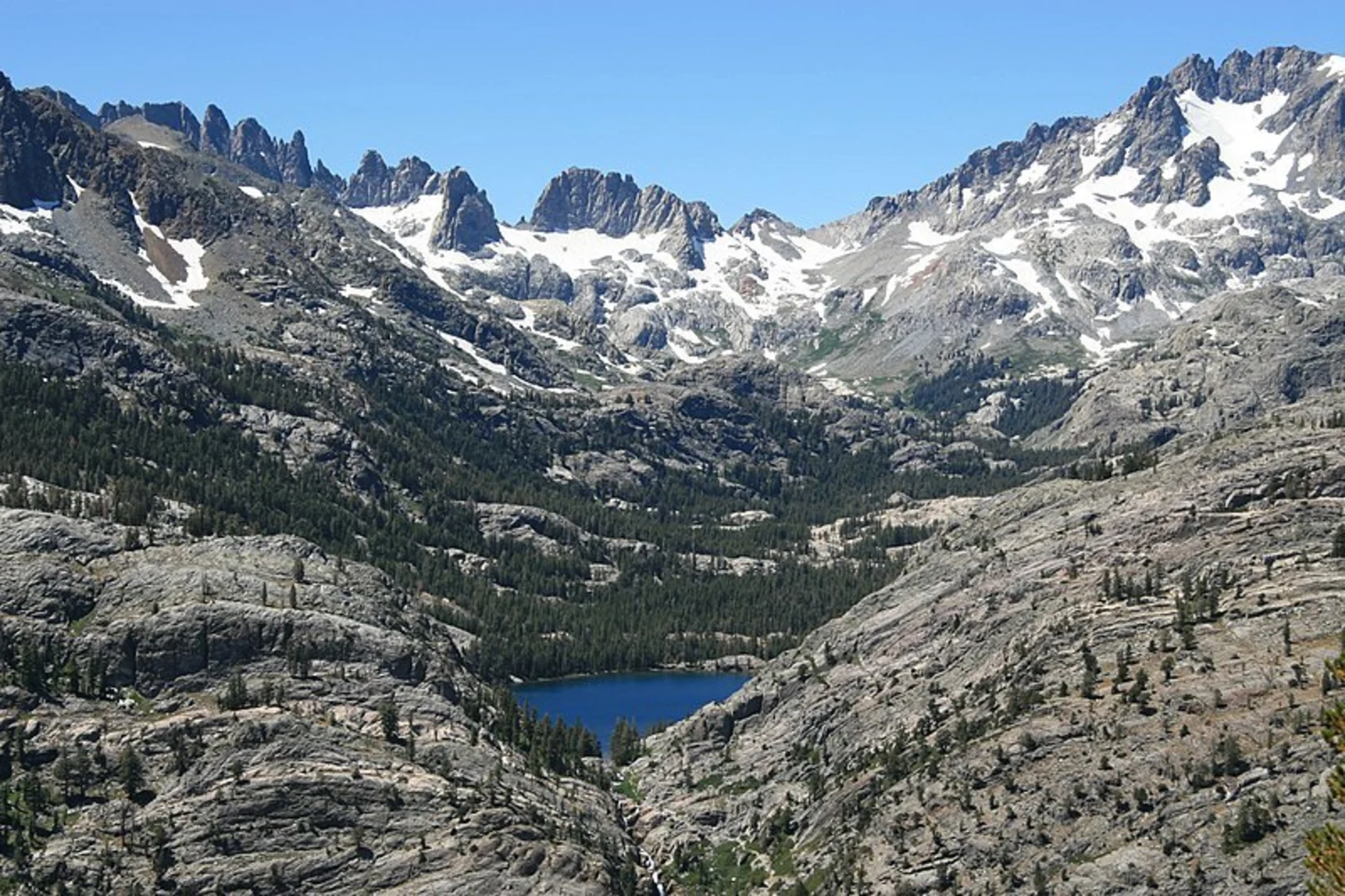 An image depicting the trail Shadow Lake Trail and its surrounding area.
