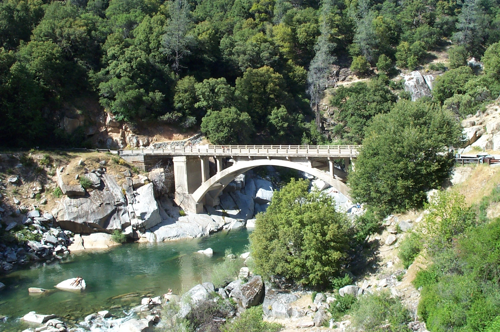 An image depicting the trail South Yuba River State Park and its surrounding area.