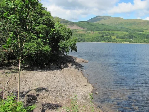 An image depicting the trail Loch Venachar and Loch Drunkie Walk and its surrounding area.