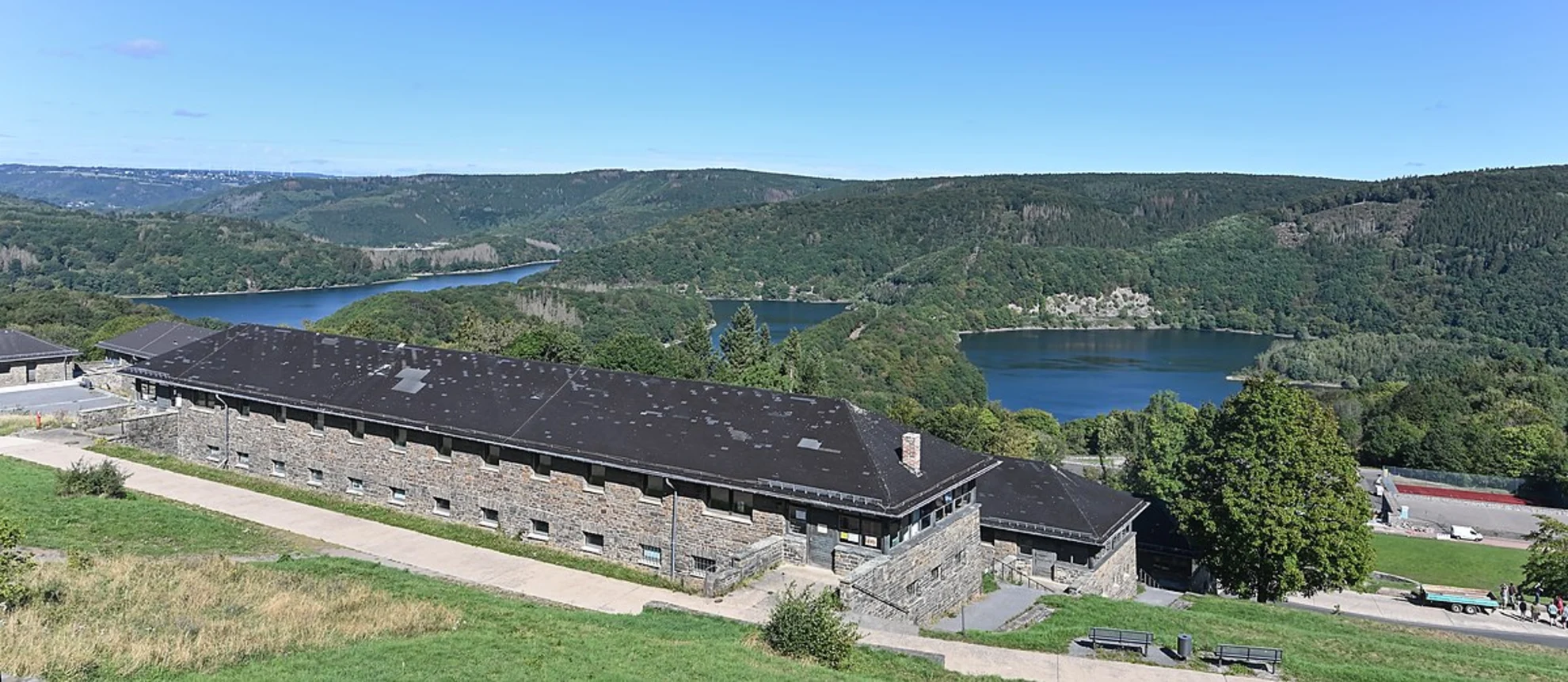 An image depicting the trail Rinderbach via Isenbügel Rundweg and its surrounding area.