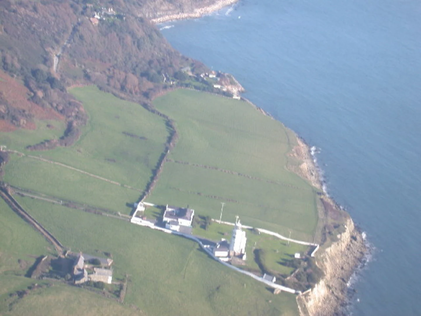An image depicting the trail St Catherine's Lighthouse and its surrounding area.