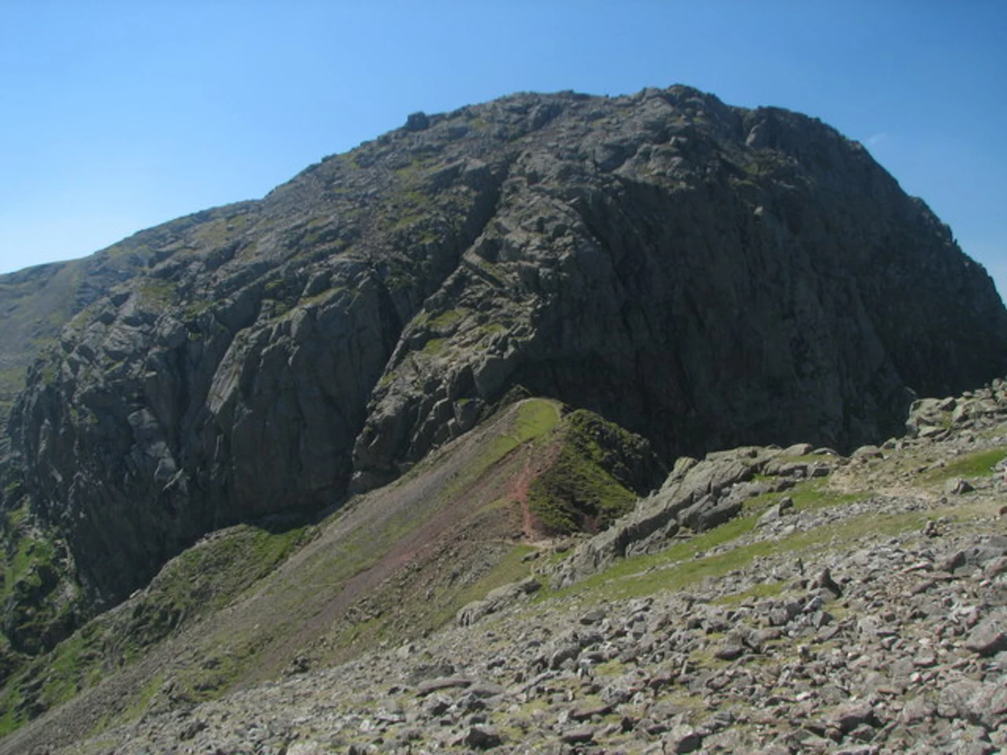 An image depicting the trail Mickledore and Scafell Pike Loop and its surrounding area.