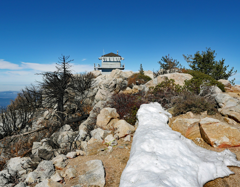 An image depicting the trail Tahquitz Peak via Pacific Crest Trail and its surrounding area.