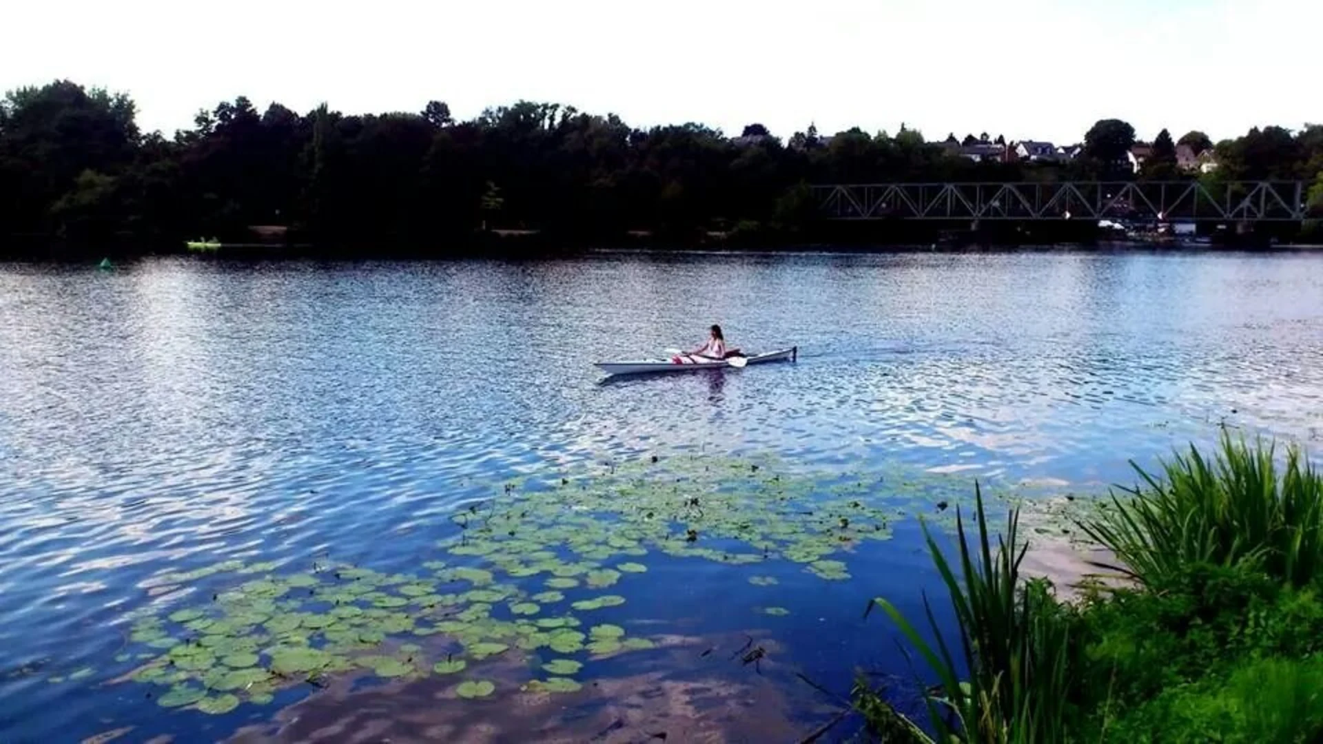 An image depicting the trail Baldeneysee Loop and its surrounding area.