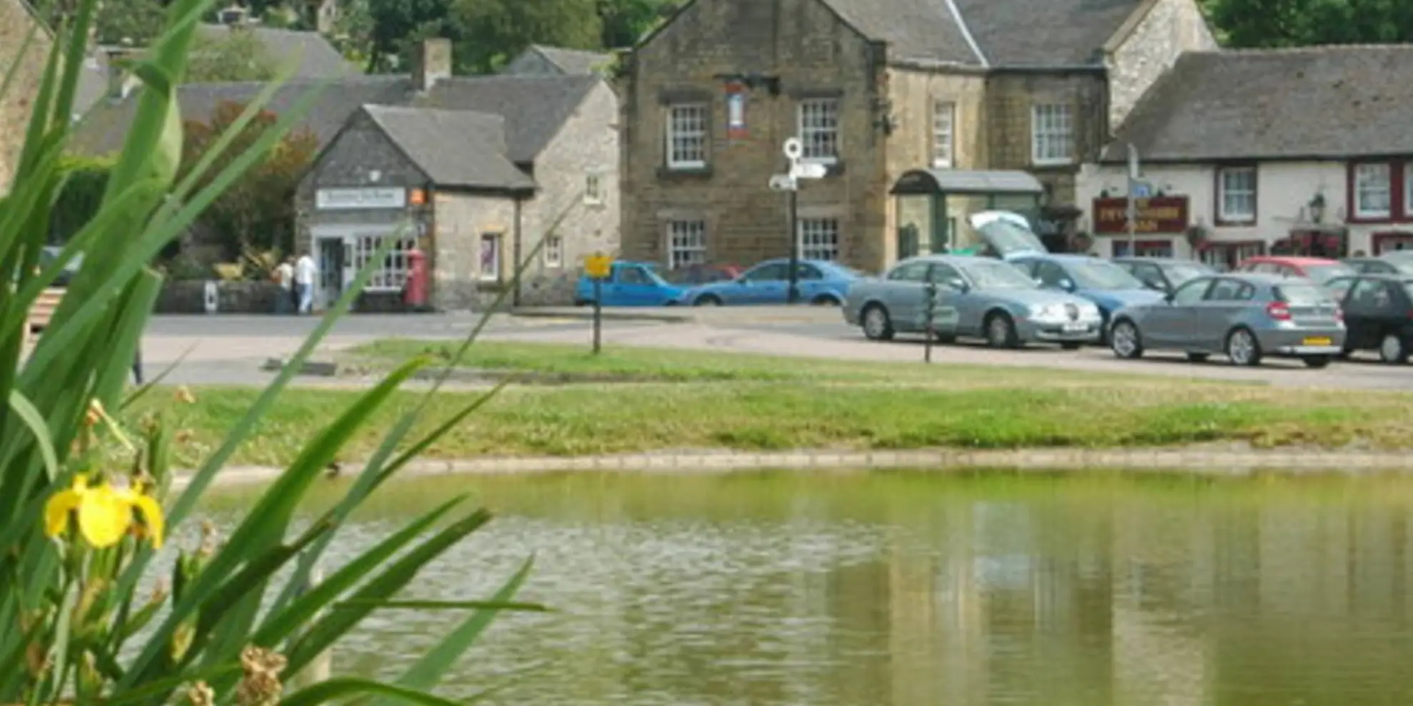 An image depicting the trail Hartington - Biggin Dale - Wolfscote Dale and Beresford Dale and its surrounding area.