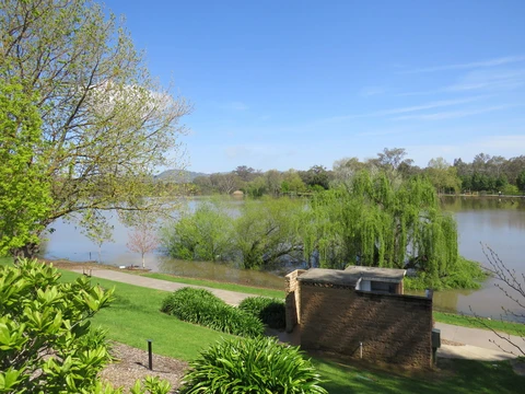 An image depicting the trail Gateway Island and Belvoir Park Pathway and its surrounding area.