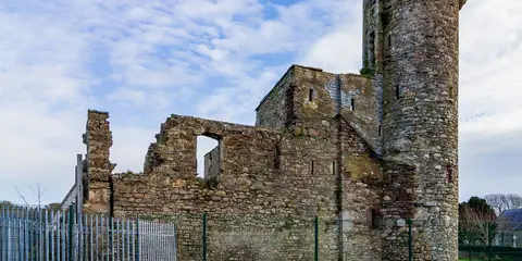 An image depicting the trail Fethard Castle Trail and its surrounding area.