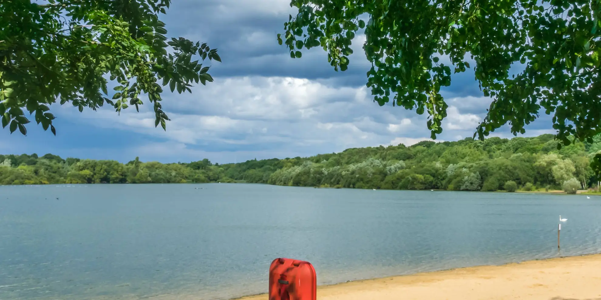 An image depicting the trail Uxbridge to Ruislip Walk and its surrounding area.