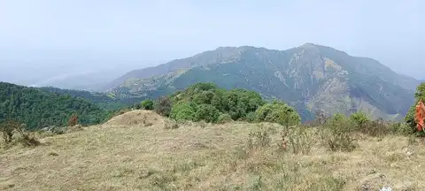 An image depicting the trail Benog Tibba Trek and its surrounding area.