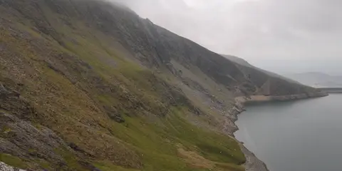 An image depicting the trail Elidir Fawr - Mynydd Perfedd and Marchlyn Mawr Reservoir and its surrounding area.