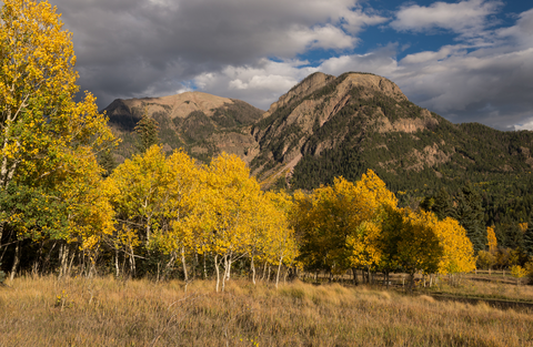 An image depicting the trail Williams Fork Lake via Williams Creek Trail and its surrounding area.