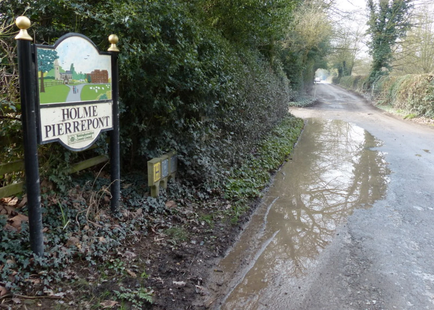 An image depicting the trail Cotgrave Country Park, Skylarks Nature Reserve and Hackett Lake Walk and its surrounding area.