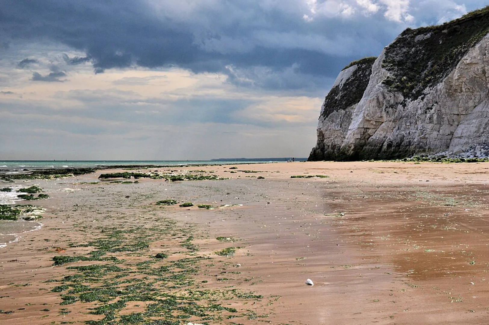 An image depicting the trail Marina Esplanade and Viking Bay and its surrounding area.