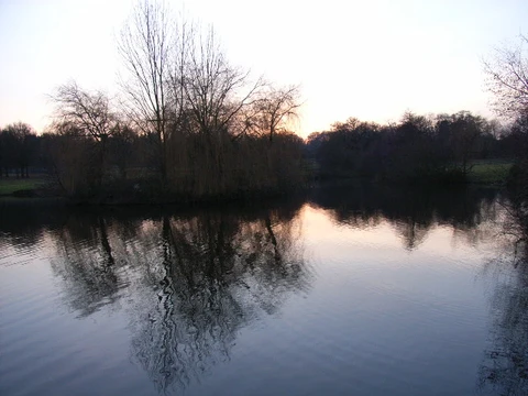 An image depicting the trail Cranbourne Park Loop and its surrounding area.