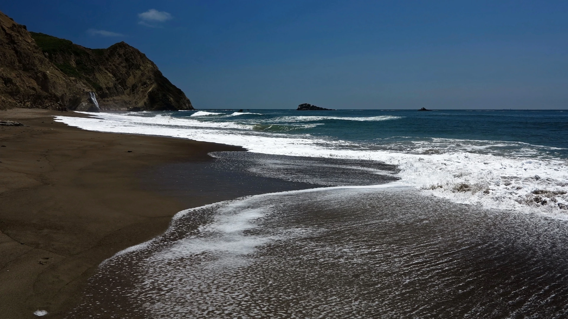 An image depicting the trail Wildcat Lake, Bass Lake via Coast Trail and its surrounding area.
