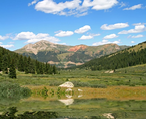 An image depicting the trail Mayflower Lakes, Mohawk Lakes via Spruce Creek Trail and its surrounding area.