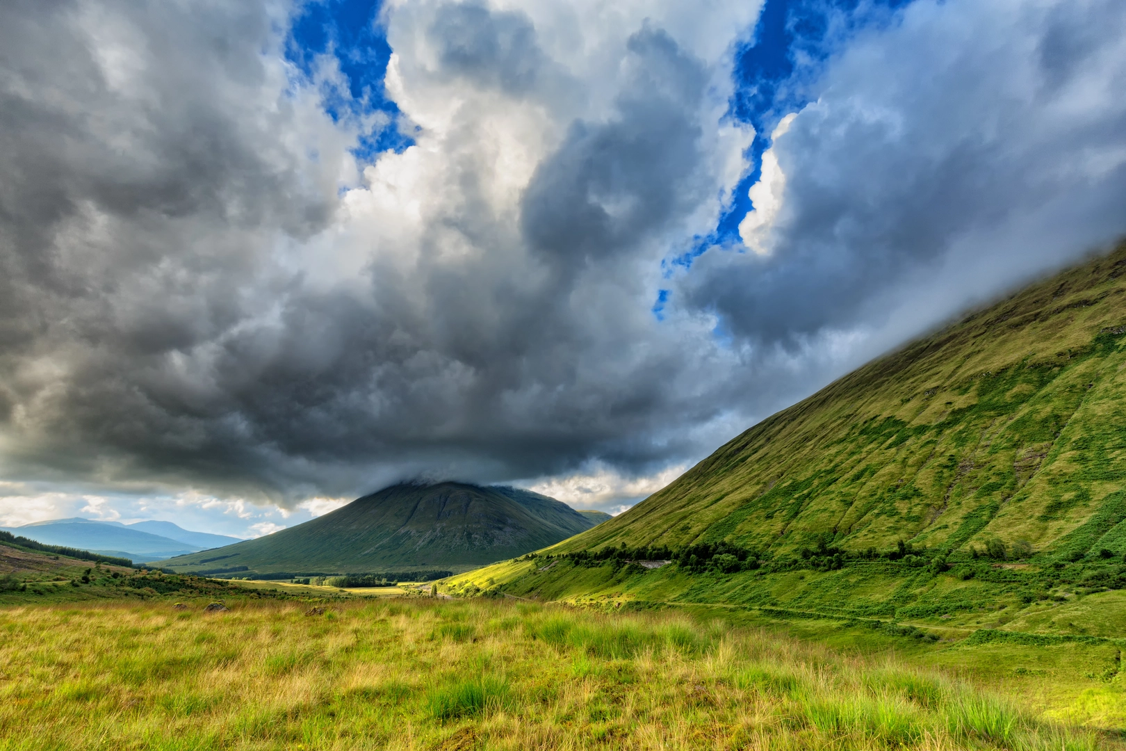 An image depicting the trail Beinn an Dòthaidh and Beinn Dòrain and its surrounding area.