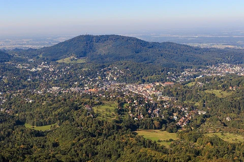 An image depicting the trail Merkur via Vettersbruch and Ebersteinburg Rundweg and its surrounding area.