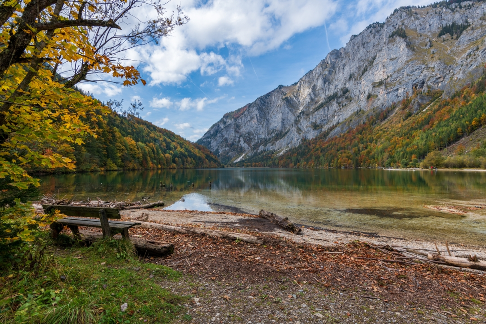 An image depicting the trail Rosslochhölen Klettersteig and its surrounding area.