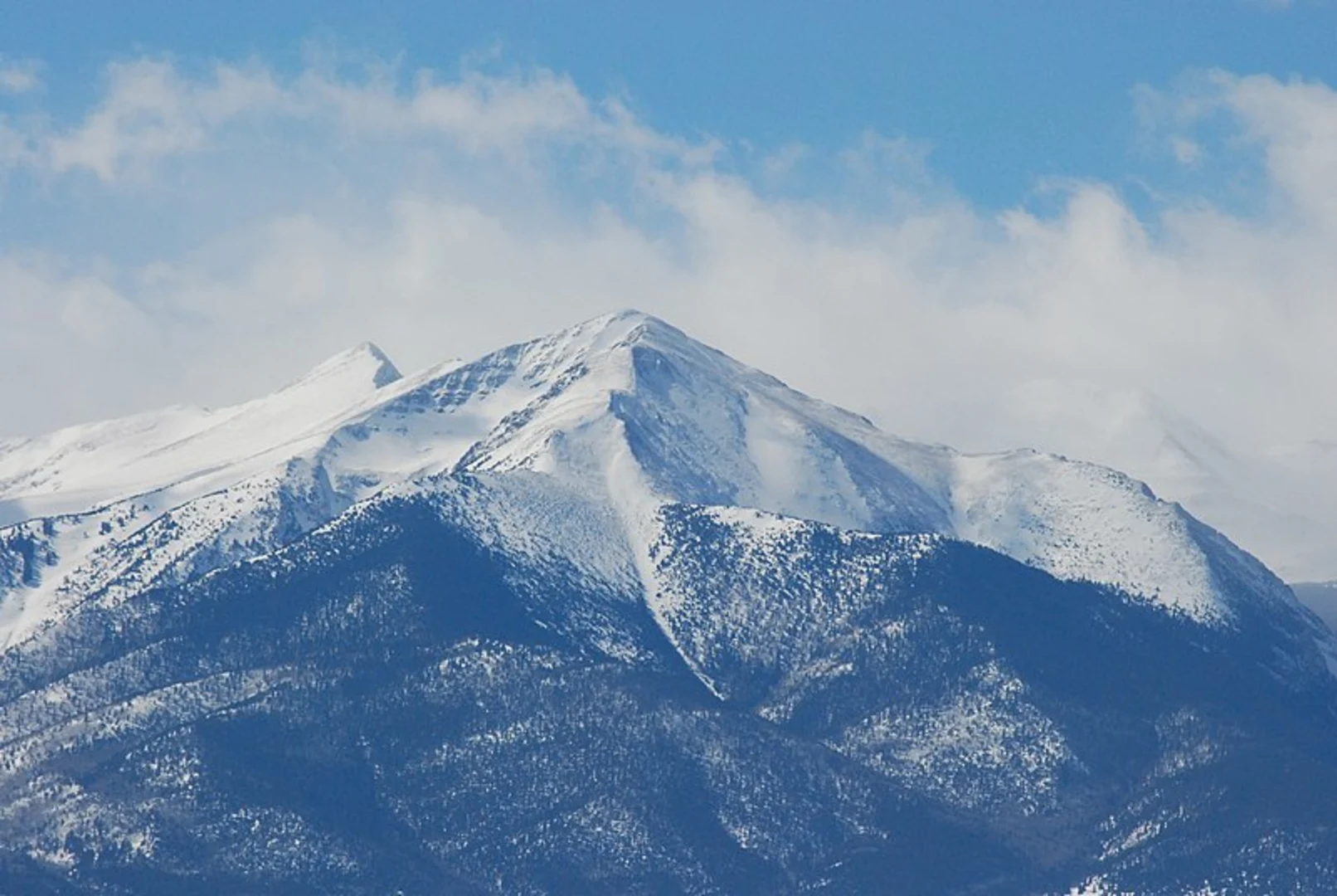 An image depicting the trail Horsethief Basin Trail and its surrounding area.