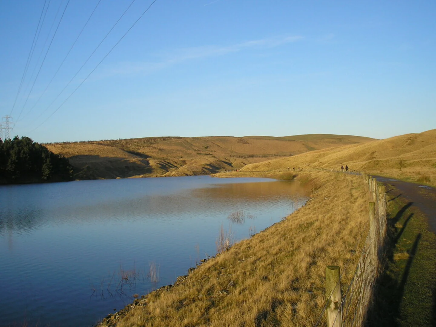 An image depicting the trail Hurstwood Reservoir Loop and its surrounding area.