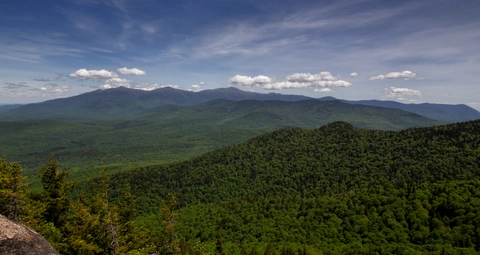 An image depicting the trail Caps Ridge Trail and its surrounding area.