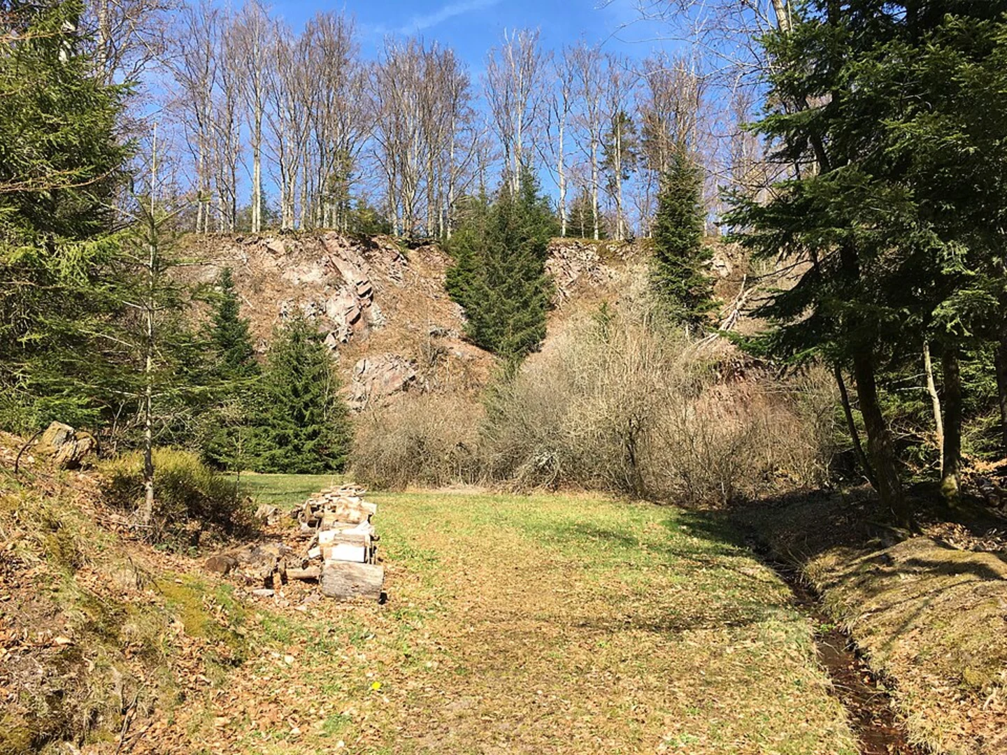 An image depicting the trail Klammweg, Brautsteinweg and Wasserleitungsweg from Plaettig Buehlerhoehe and its surrounding area.