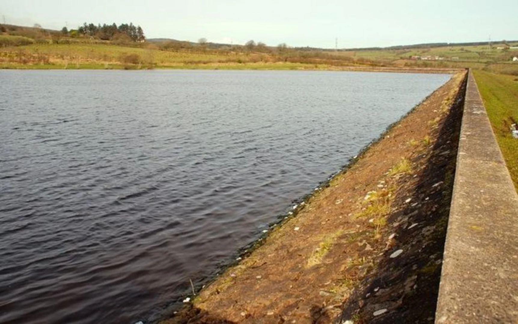 An image depicting the trail Woodburn Forest and Reservoirs Loop and its surrounding area.
