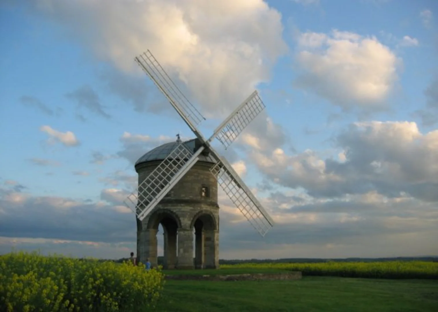 An image depicting the trail Chesterton Windmill Loop and its surrounding area.