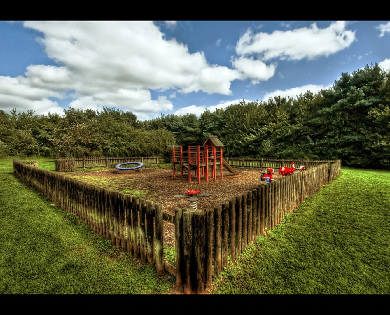 An image depicting the trail Darnford Park Loop and its surrounding area.