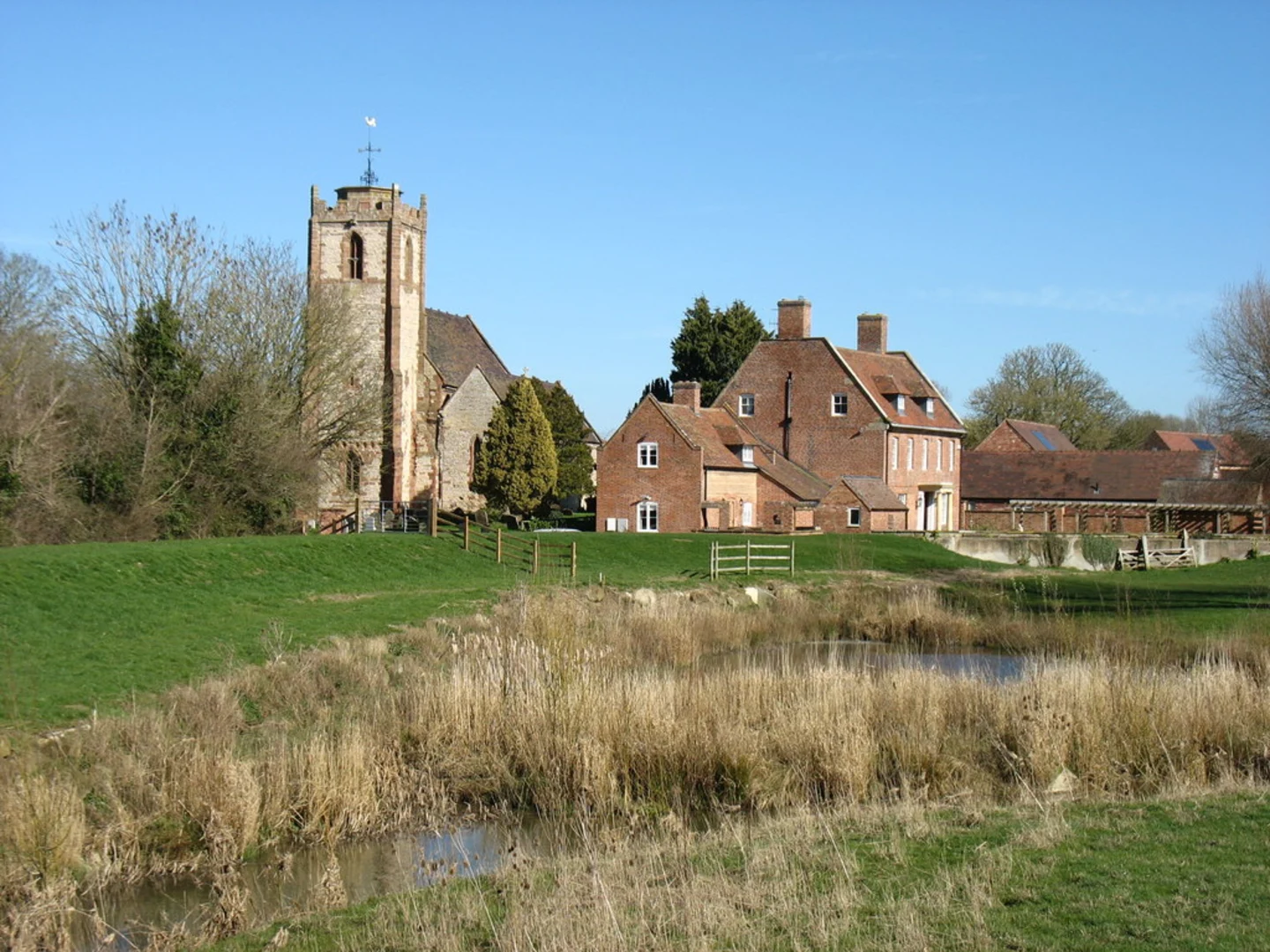 An image depicting the trail Long Itchington Circular and its surrounding area.