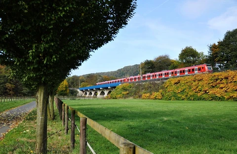 An image depicting the trail Merten to Eitorf Walk via Natursteig Sieg Zugang Bf Merten and its surrounding area.