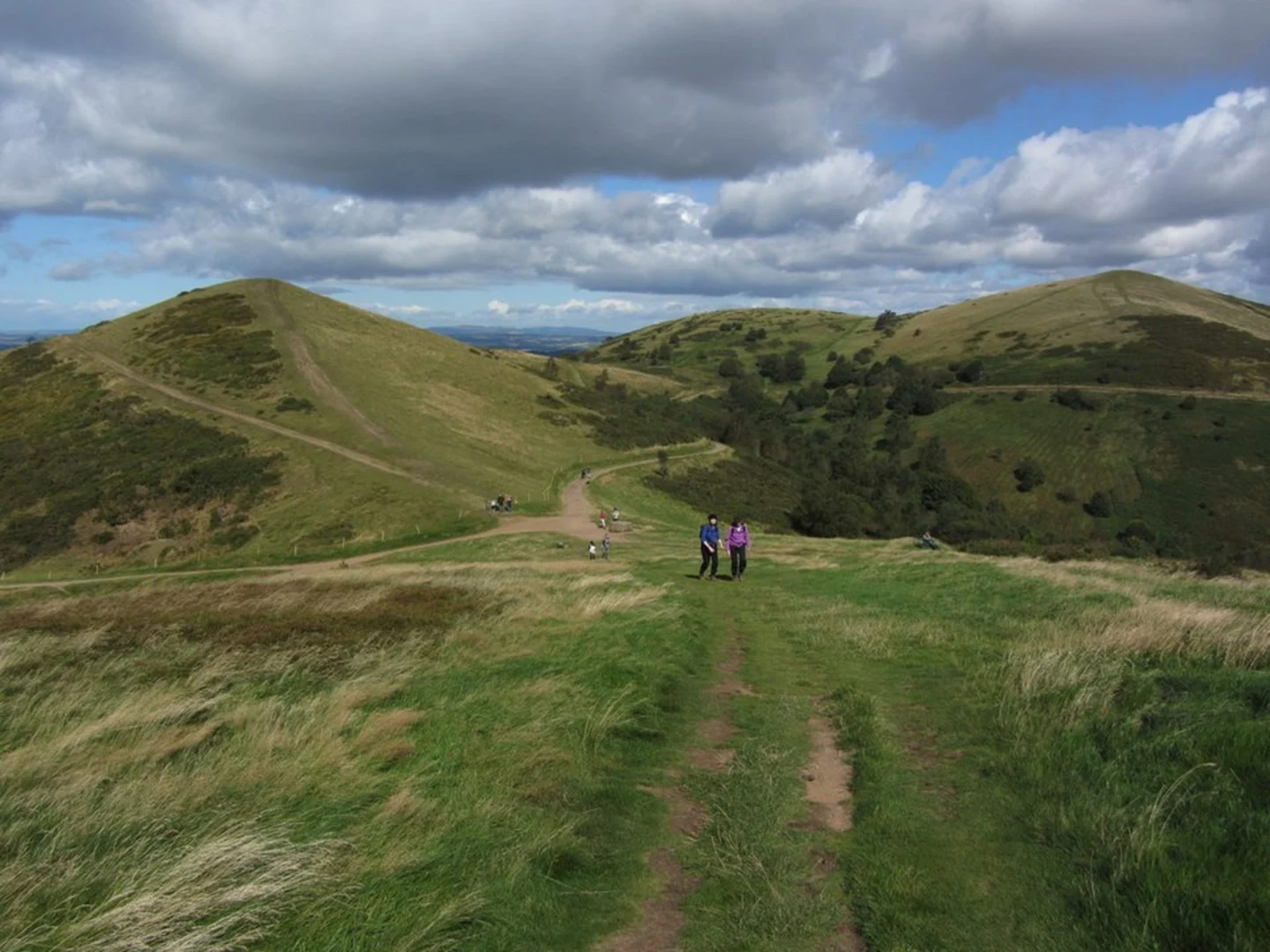 An image depicting the trail North Hill and Table Hill via Worcestershire Way and its surrounding area.