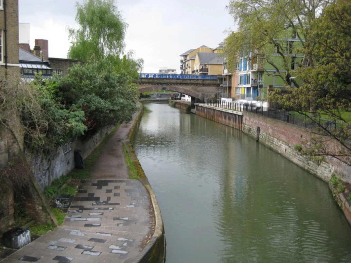 An image depicting the trail Three Mills Wall River Path and Limehouse Cut and its surrounding area.