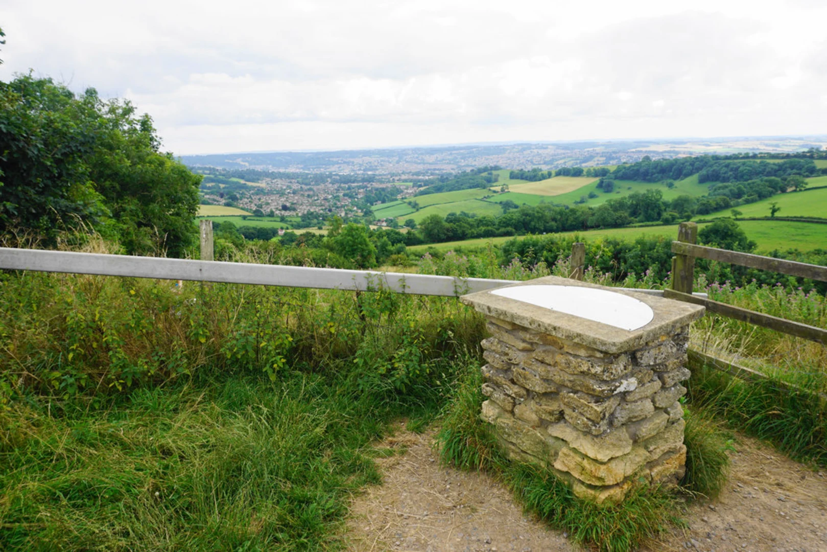 An image depicting the trail Bath Racecourse and Lansdown Hill Loop and its surrounding area.