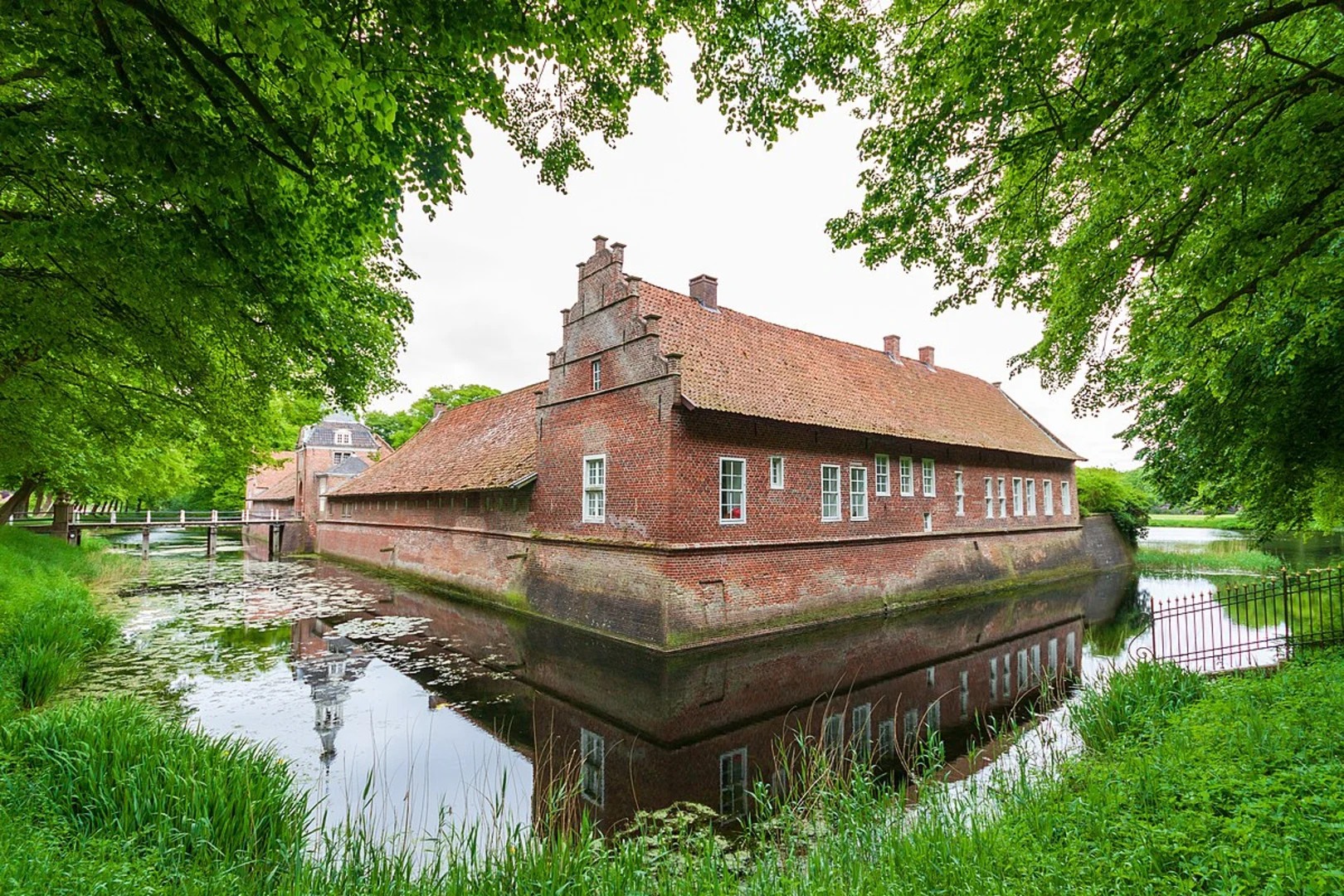 An image depicting the trail Norder Tief via Kaakweg and Breiter Weg and its surrounding area.